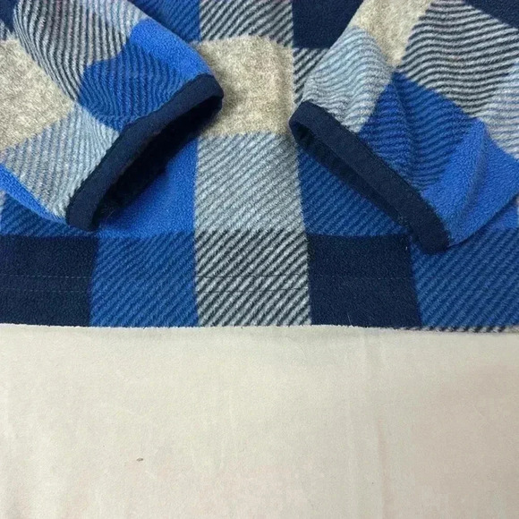 OshKosh B'gosh - full zip lightweight plaid fleece jacket.  Size 2T - Picture 4 of 4